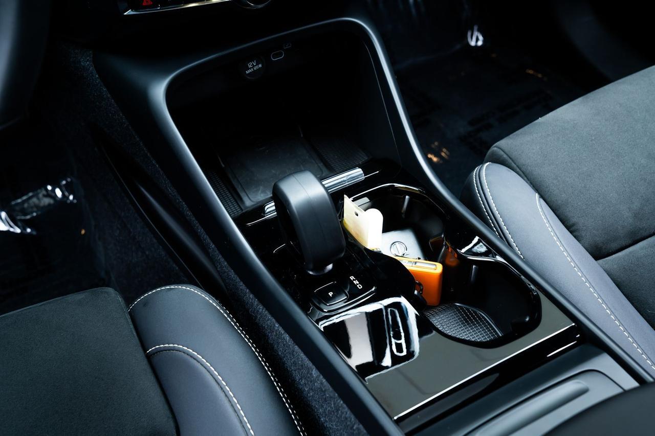 2023 Volvo C40 Recharge Pure Electric Ultimate Pilot Assist Harman Kardon Sound Portland OR