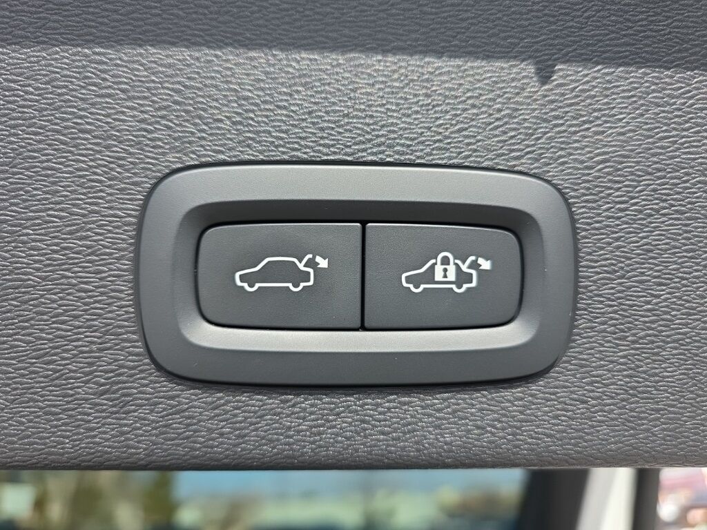 2023 Volvo C40 Recharge Pure Electric Ultimate Hunt Valley MD