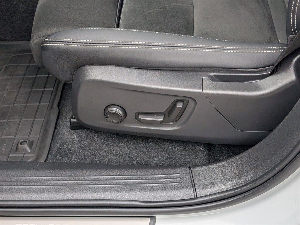 2023 Volvo C40 Recharge Pure Electric Ultimate Hunt Valley MD