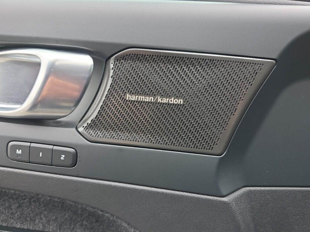 2023 Volvo C40 Recharge Pure Electric Ultimate Hunt Valley MD