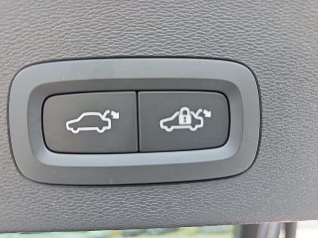 2023 Volvo C40 Recharge Pure Electric Ultimate Hunt Valley MD