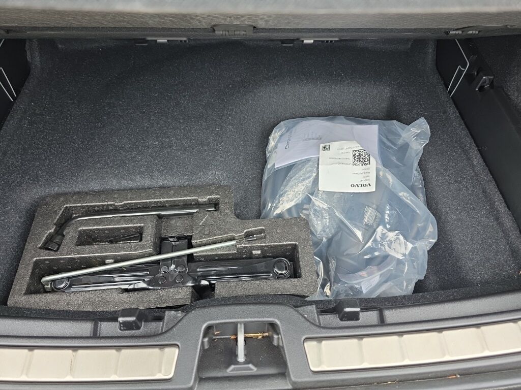 2023 Volvo C40 Recharge Pure Electric Ultimate Hunt Valley MD