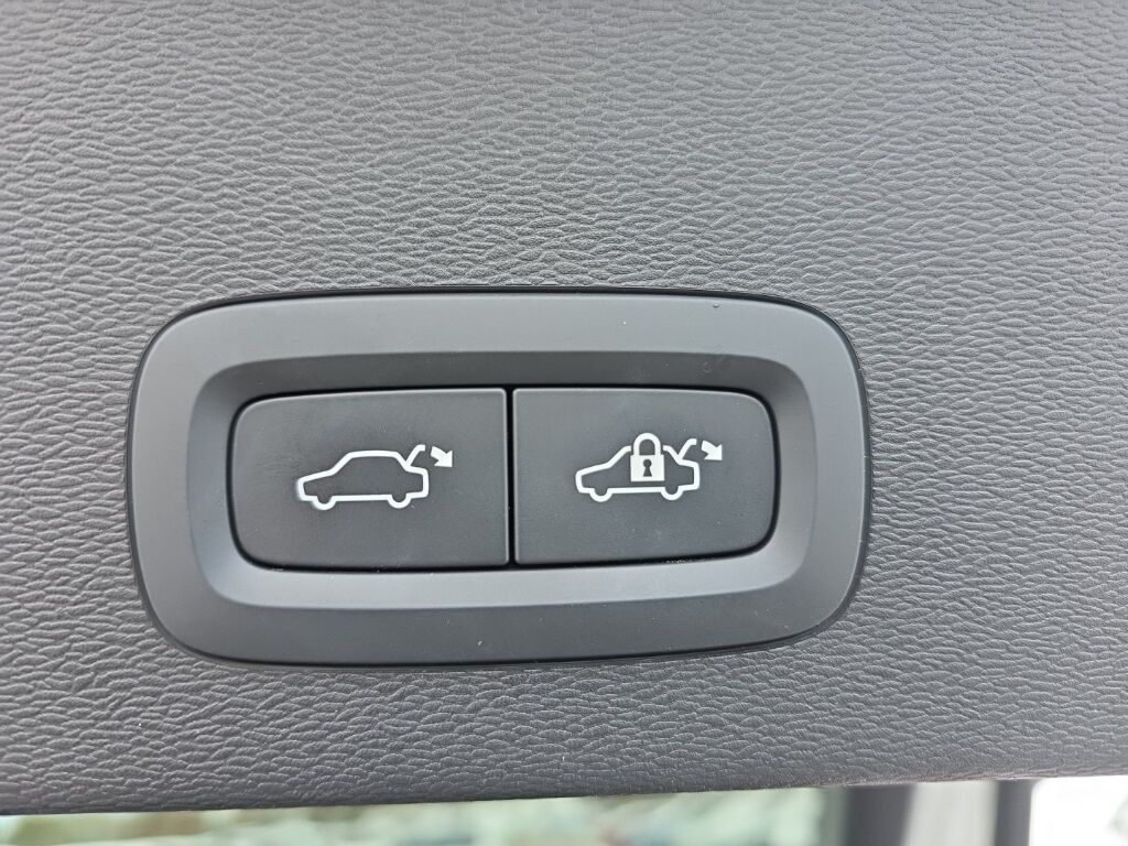 2023 Volvo C40 Recharge Pure Electric Ultimate Hunt Valley MD