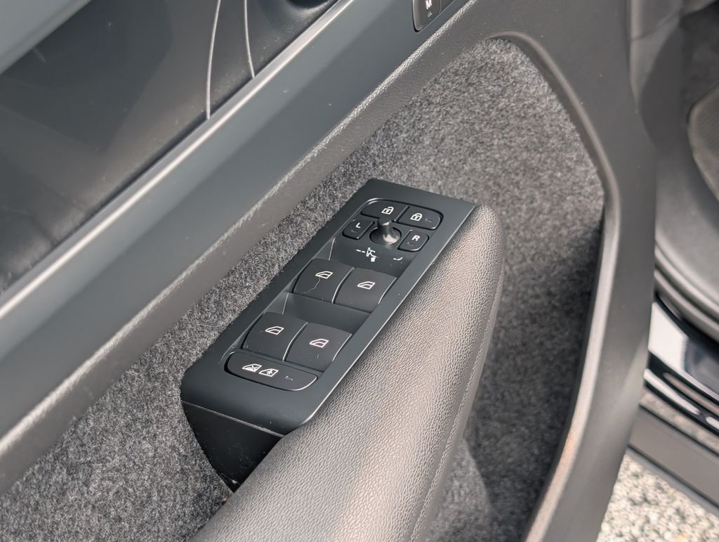 2023 Volvo C40 Recharge Pure Electric Ultimate Hunt Valley MD