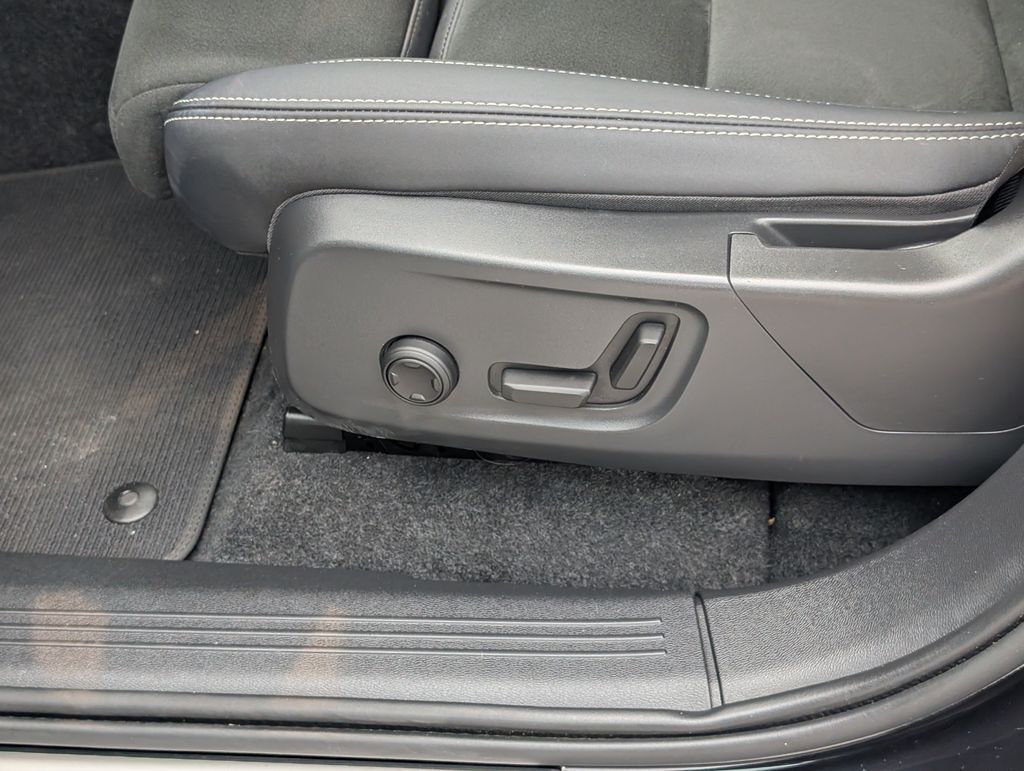 2023 Volvo C40 Recharge Pure Electric Ultimate Hunt Valley MD
