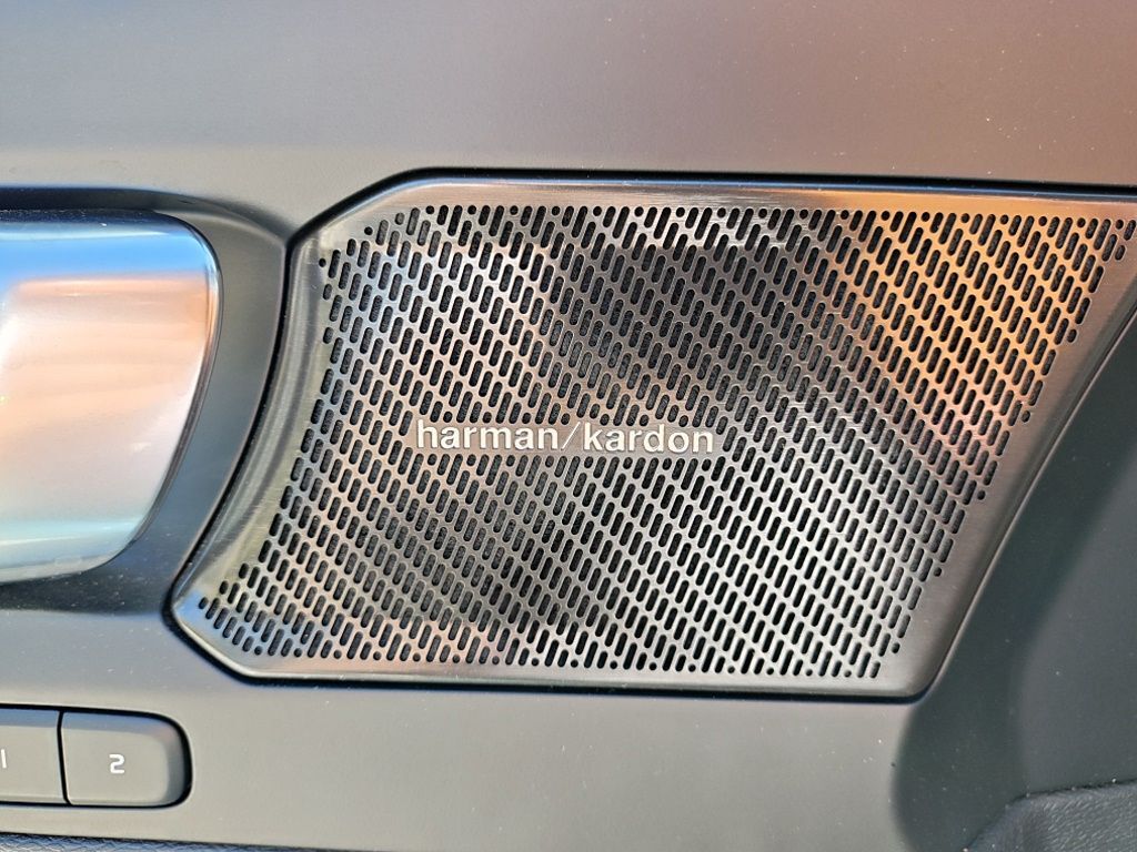 2023 Volvo C40 Recharge Pure Electric Ultimate Hunt Valley MD
