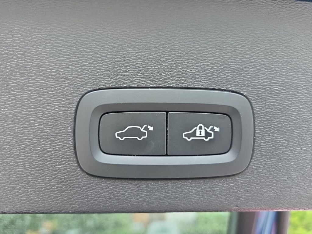 2023 Volvo C40 Recharge Pure Electric Ultimate Hunt Valley MD