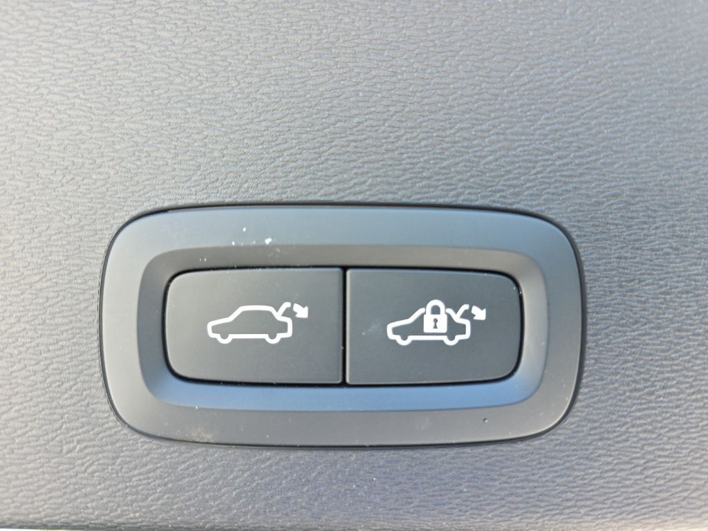 2023 Volvo C40 Recharge Pure Electric Ultimate Hunt Valley MD