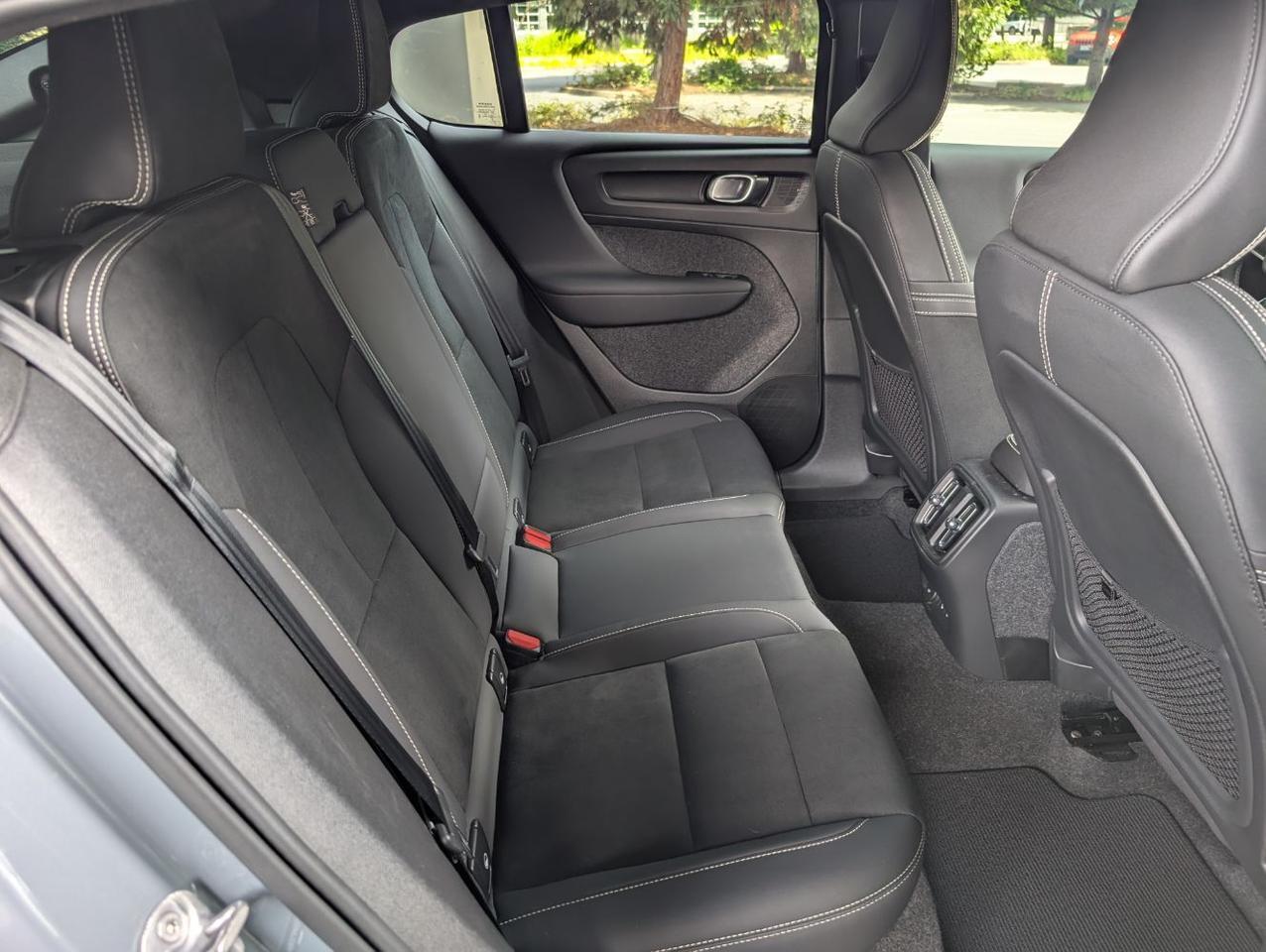 2023 Volvo C40 Recharge Twin-Engine ULTIMATE w/Harman Hardon, Pilot Assist, 360 Cam, 4 Heated Seats & Wheel Portland OR