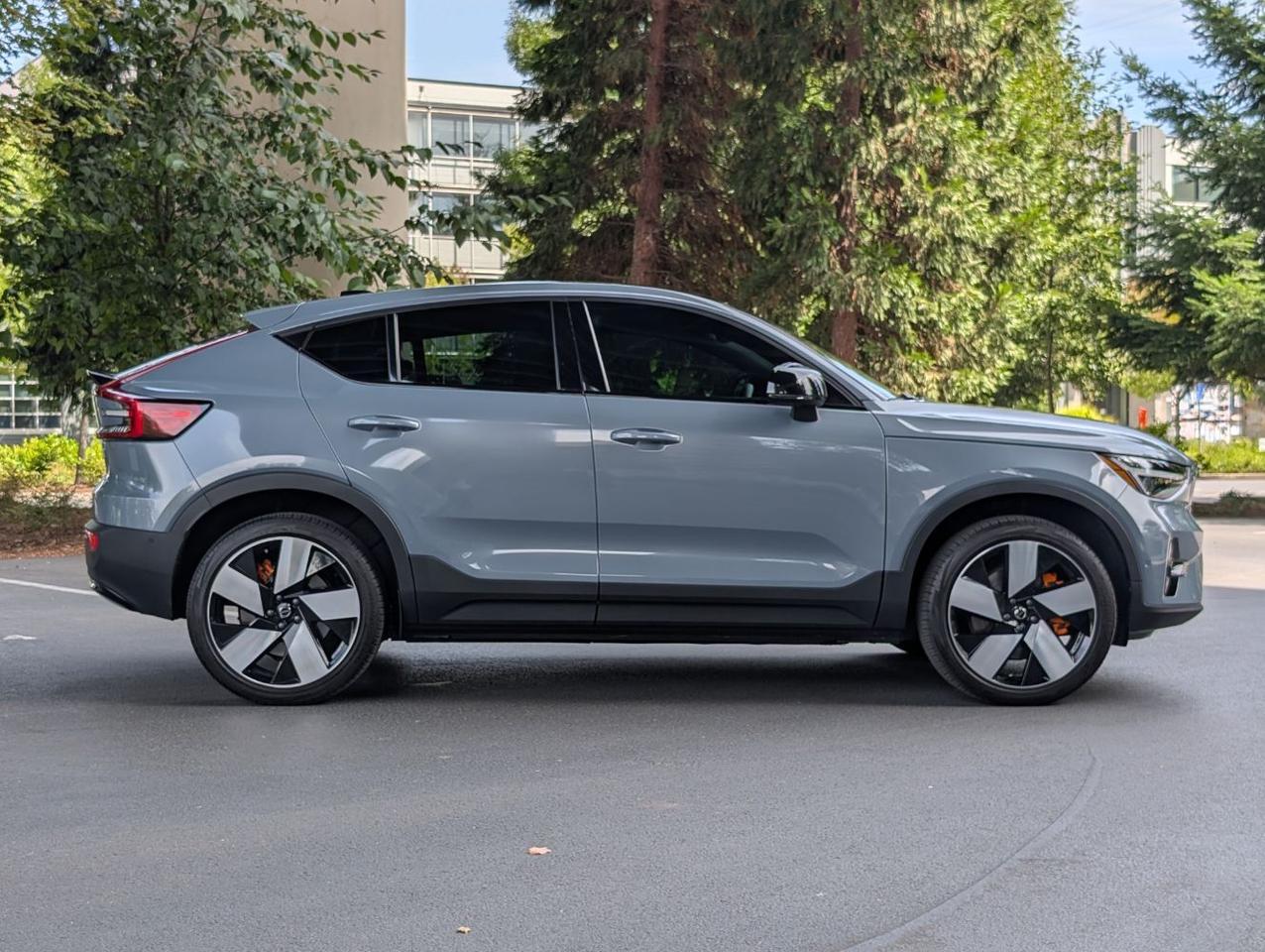 2023 Volvo C40 Recharge Twin-Engine ULTIMATE w/Harman Hardon, Pilot Assist, 360 Cam, 4 Heated Seats & Wheel Portland OR