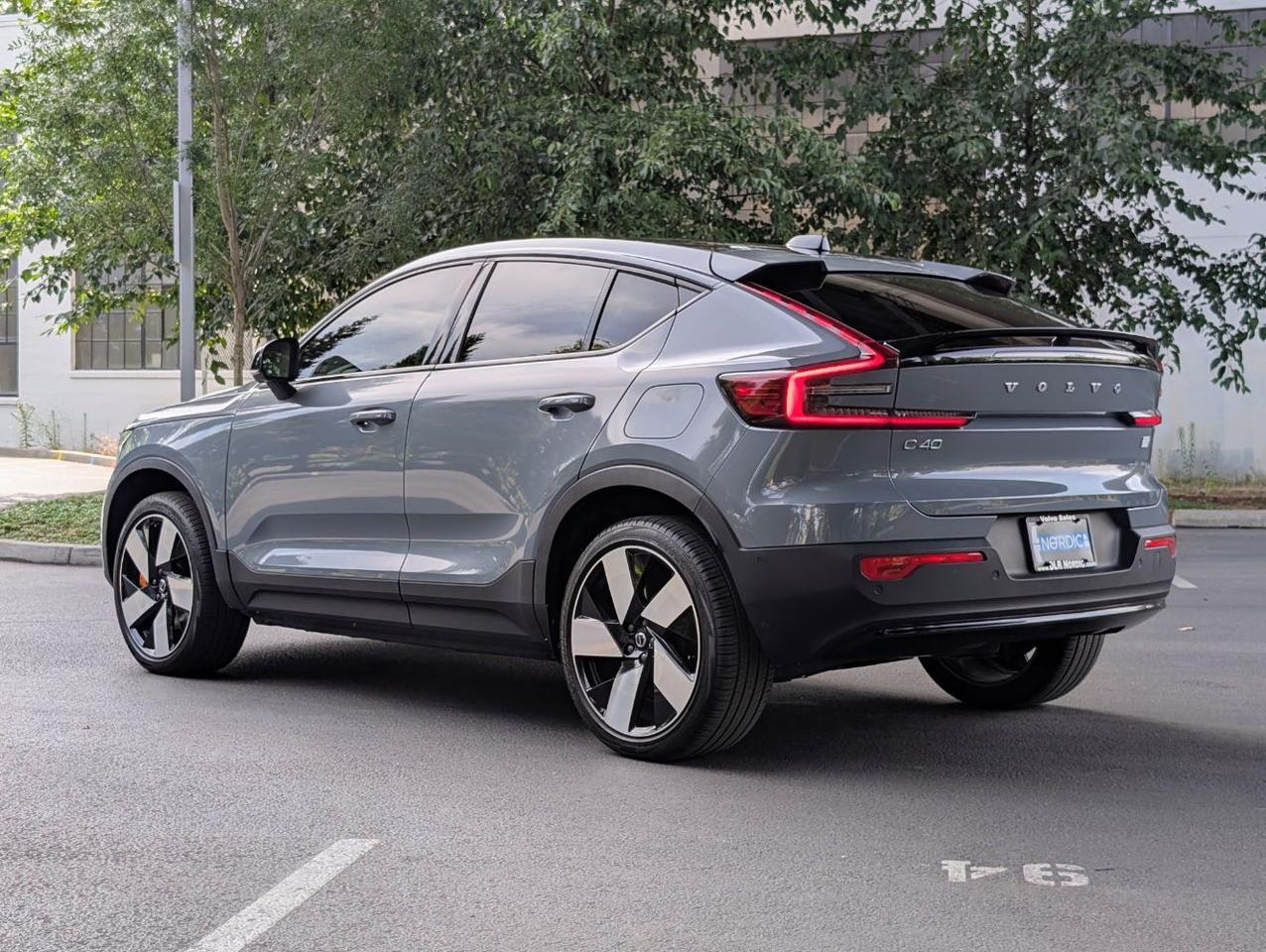 2023 Volvo C40 Recharge Twin-Engine ULTIMATE w/Harman Hardon, Pilot Assist, 360 Cam, 4 Heated Seats & Wheel Portland OR
