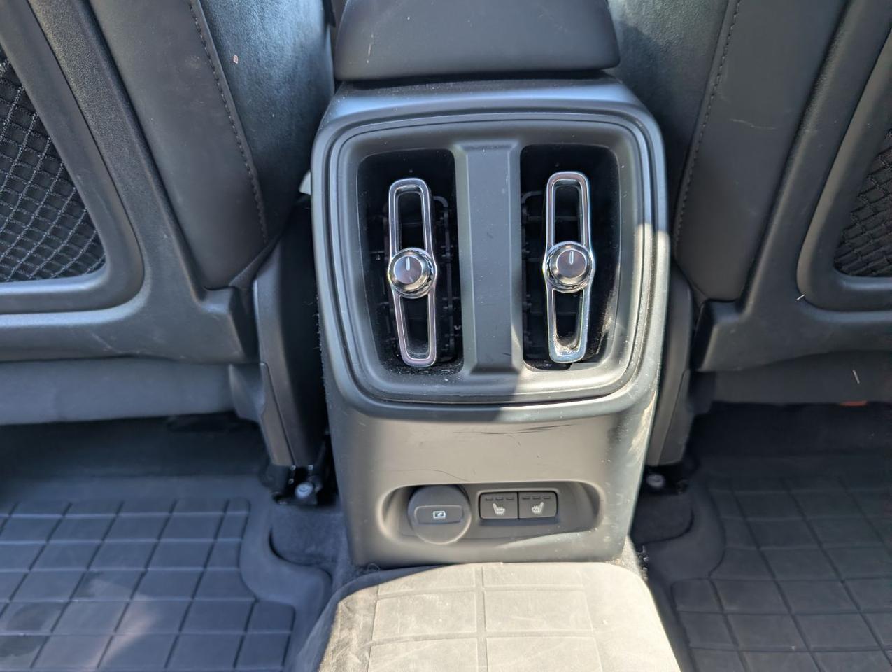 2023 Volvo C40 Recharge Twin Motor ULTIMATE | 402hp, HK Premium Audio, Pilot Assist * Portland OR