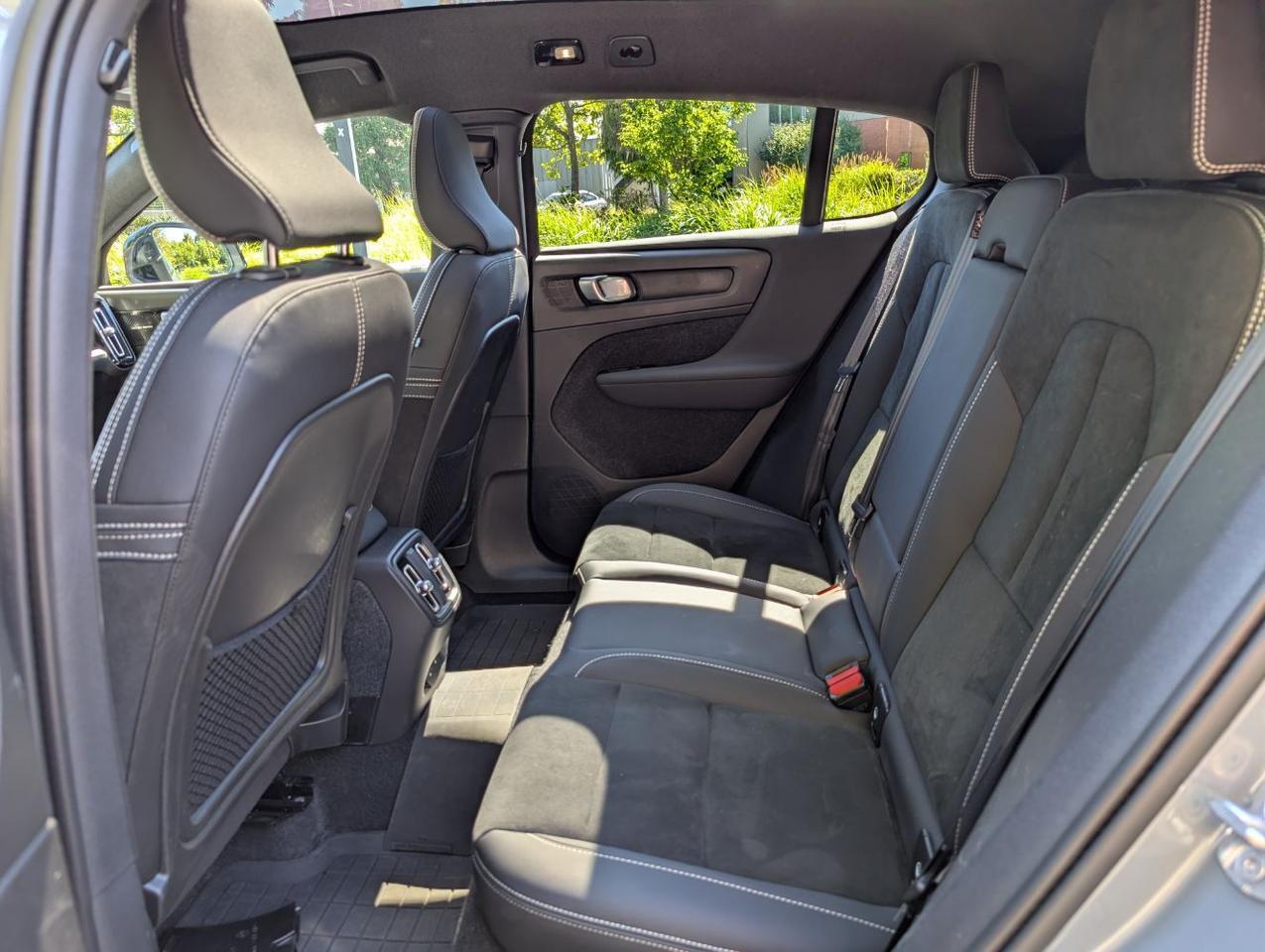 2023 Volvo C40 Recharge Twin Motor ULTIMATE | 402hp, HK Premium Audio, Pilot Assist * Portland OR