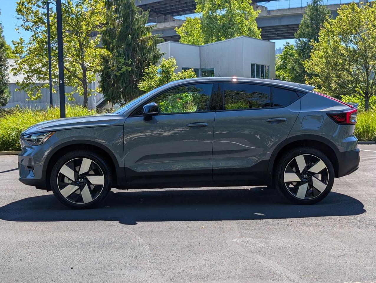 2023 Volvo C40 Recharge Twin Motor ULTIMATE | 402hp, HK Premium Audio, Pilot Assist * Portland OR