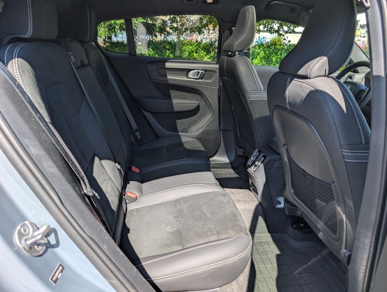 2023 Volvo C40 Recharge Twin Motor ULTIMATE | 402hp, HK Premium Audio, Pilot Assist * Portland OR