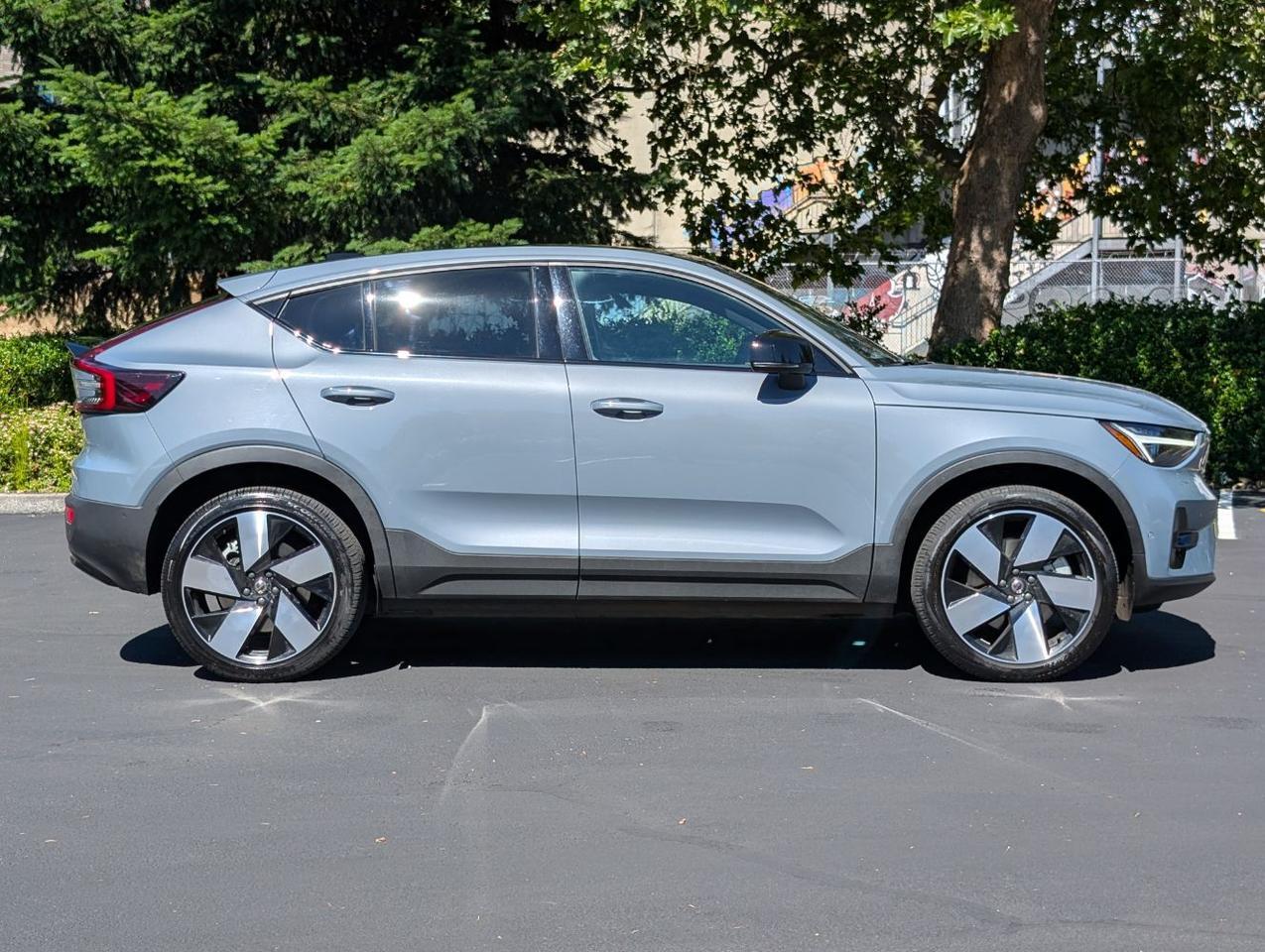 2023 Volvo C40 Recharge Twin Motor ULTIMATE | 402hp, HK Premium Audio, Pilot Assist * Portland OR