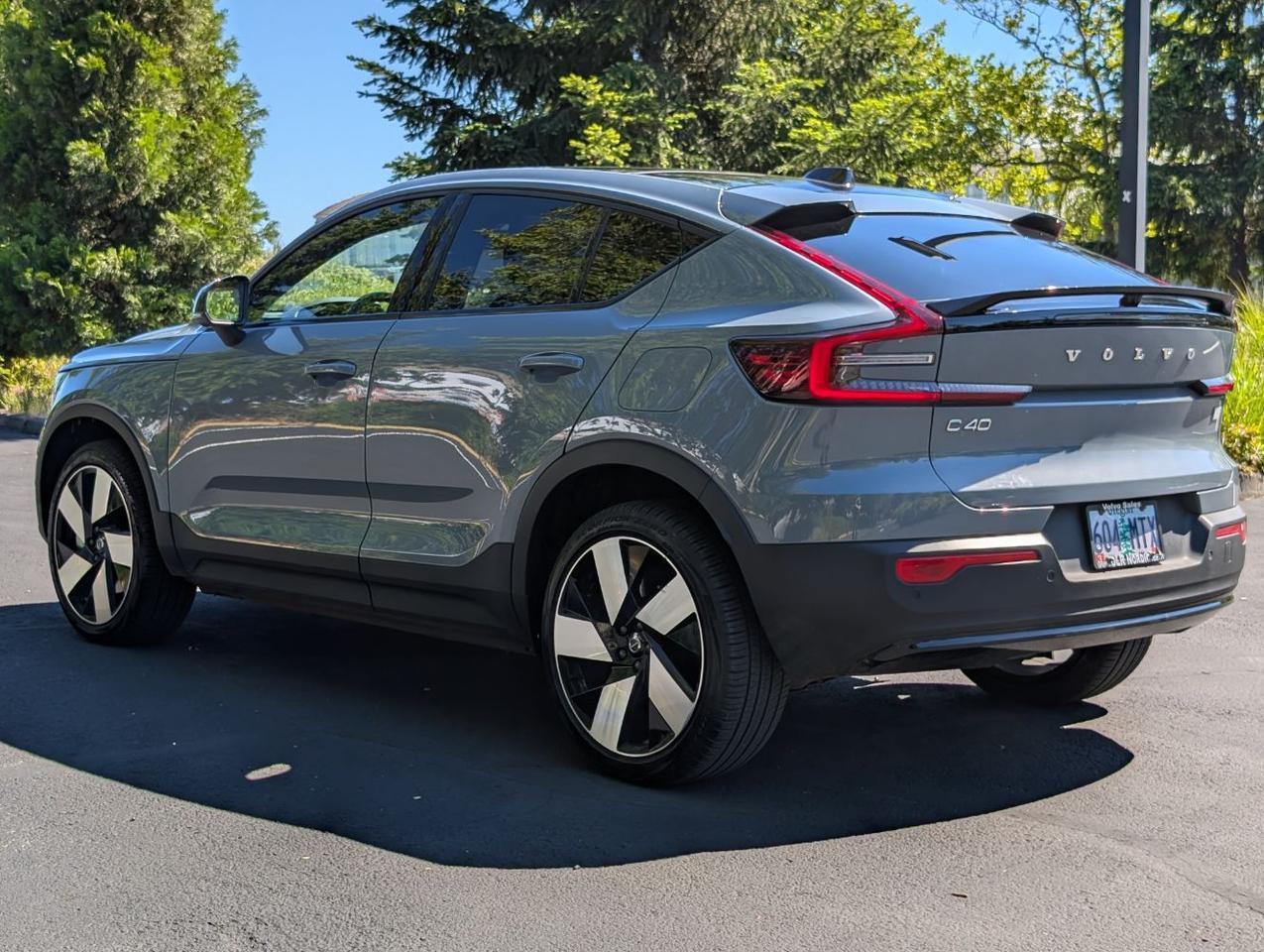 2023 Volvo C40 Recharge Twin Motor ULTIMATE | 402hp, HK Premium Audio, Pilot Assist * Portland OR