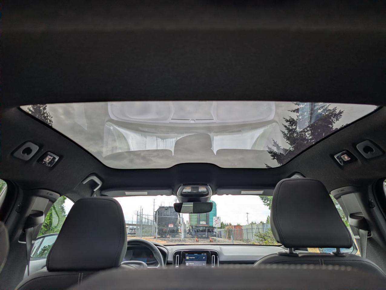 2023 Volvo C40 Recharge Twin Motor ULTIMATE | 402hp, HK Premium Audio, Pilot Assist, 360 Cam, 4 Heated Seats & Wheel Portland OR