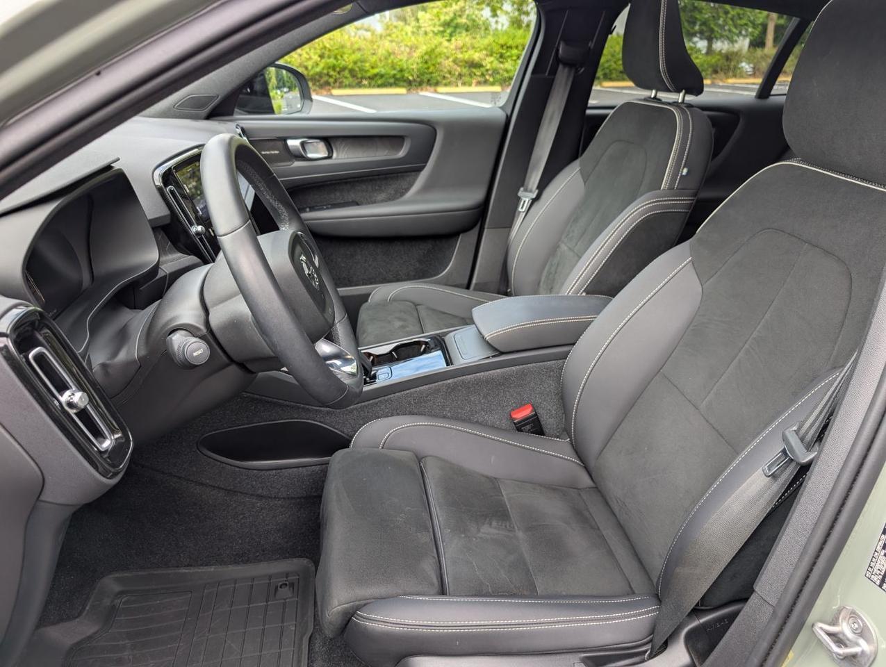 2023 Volvo C40 Recharge Twin Motor ULTIMATE | 402hp, HK Premium Audio, Pilot Assist, 360 Cam, 4 Heated Seats & Wheel Portland OR