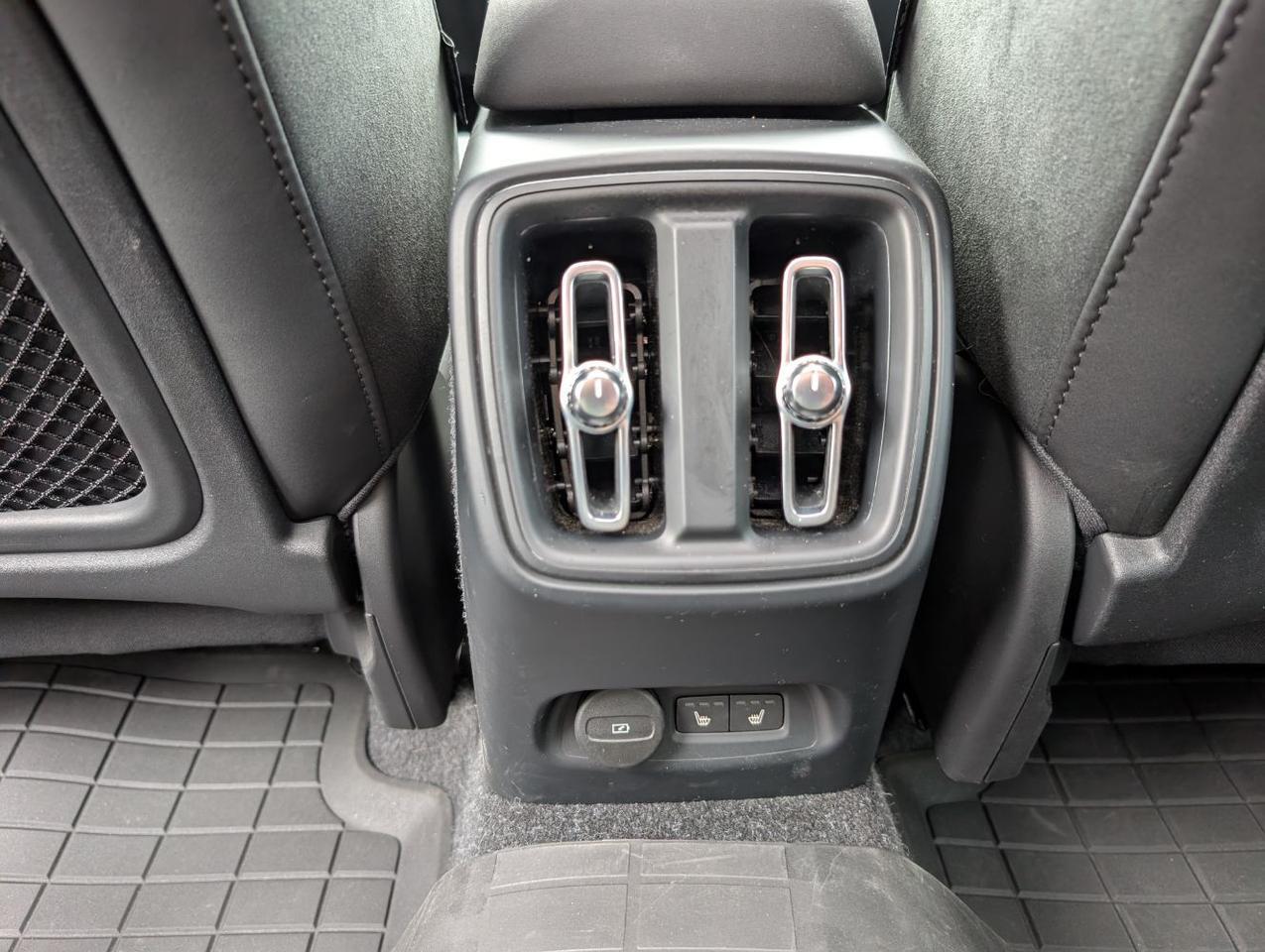 2023 Volvo C40 Recharge Twin Motor ULTIMATE | 402hp, HK Premium Audio, Pilot Assist, 360 Cam, 4 Heated Seats & Wheel Portland OR