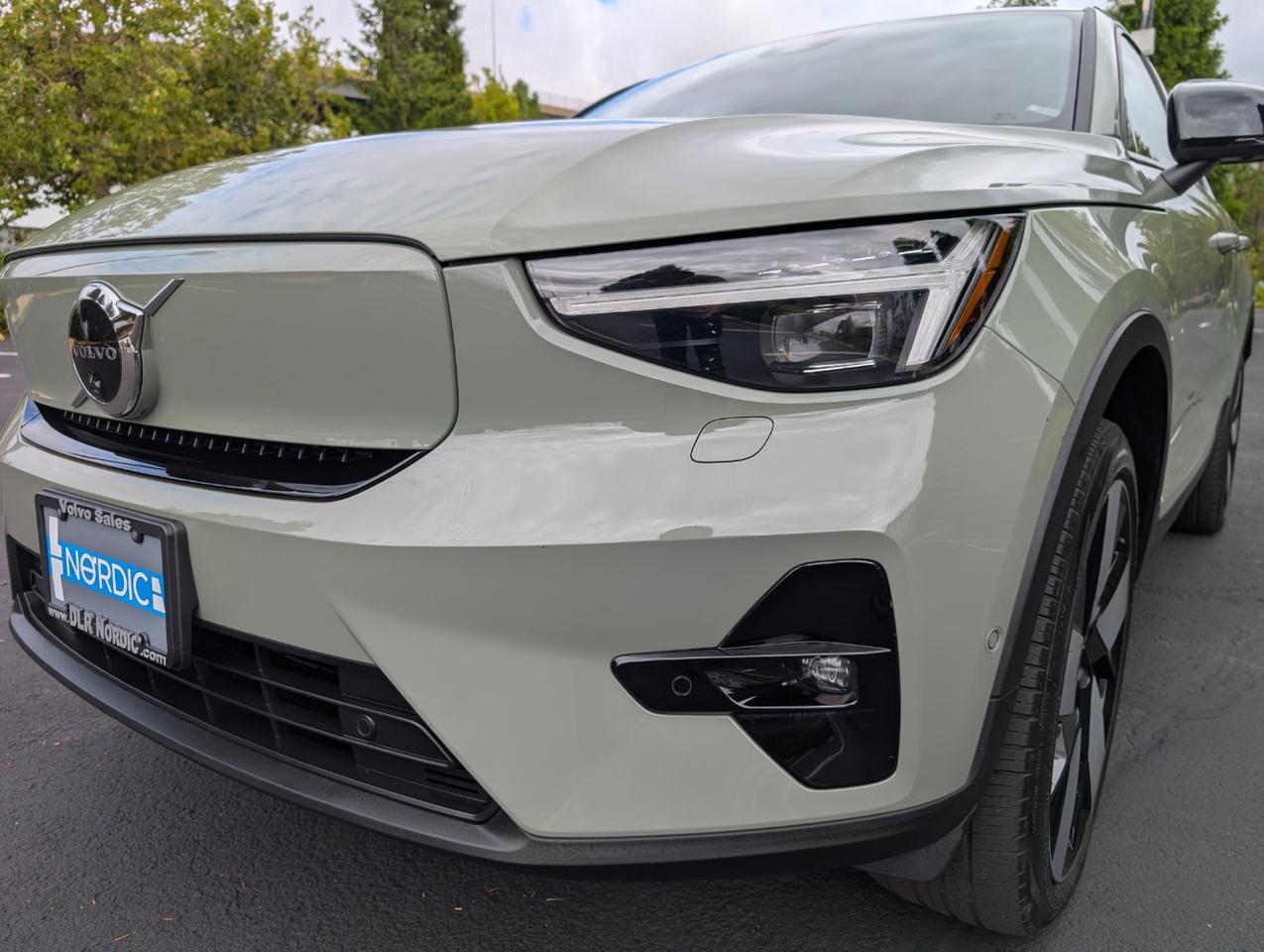 2023 Volvo C40 Recharge Twin Motor ULTIMATE | 402hp, HK Premium Audio, Pilot Assist, 360 Cam, 4 Heated Seats & Wheel Portland OR