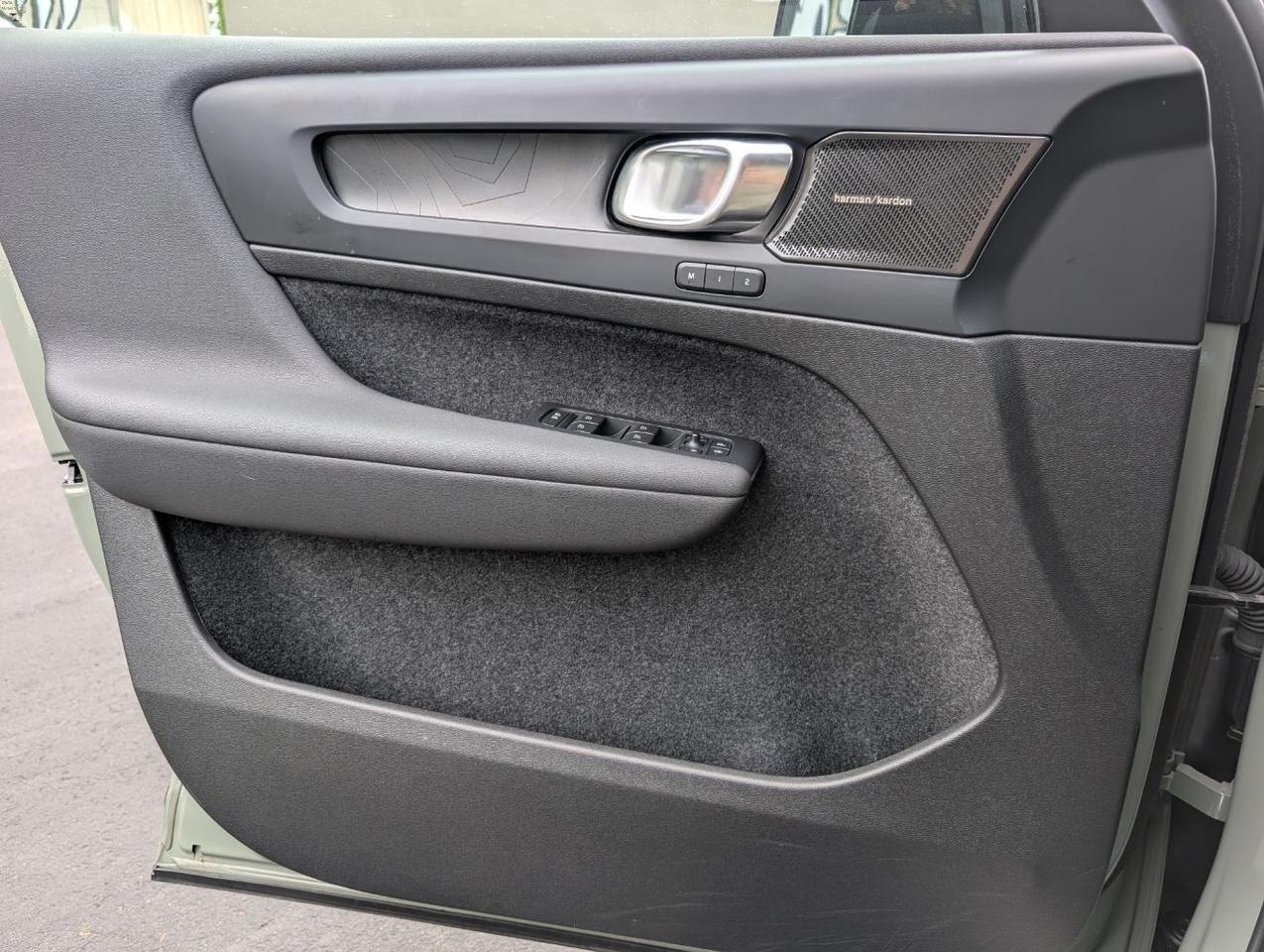 2023 Volvo C40 Recharge Twin Motor ULTIMATE | 402hp, HK Premium Audio, Pilot Assist, 360 Cam, 4 Heated Seats & Wheel Portland OR