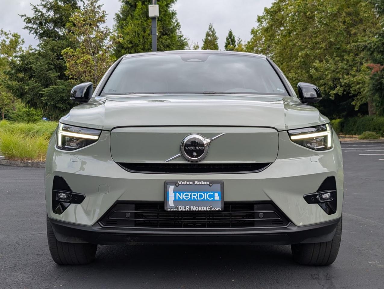 2023 Volvo C40 Recharge Twin Motor ULTIMATE | 402hp, HK Premium Audio, Pilot Assist, 360 Cam, 4 Heated Seats & Wheel Portland OR