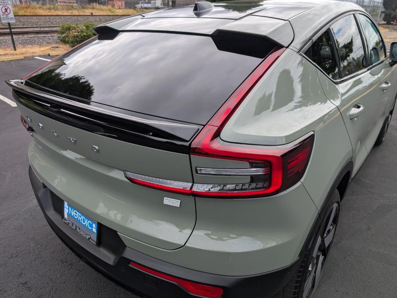 2023 Volvo C40 Recharge Twin Motor ULTIMATE | 402hp, HK Premium Audio, Pilot Assist, 360 Cam, 4 Heated Seats & Wheel Portland OR