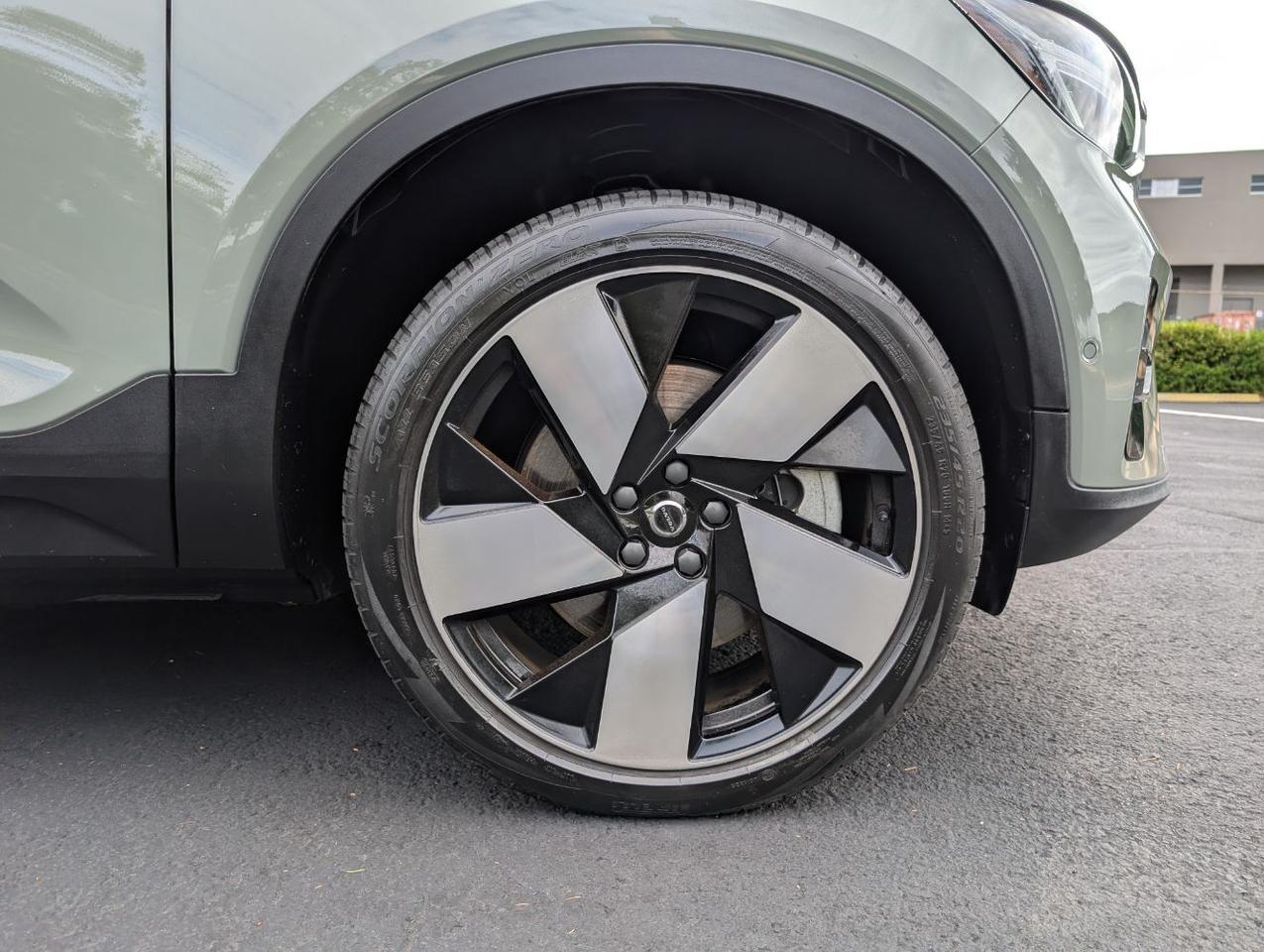 2023 Volvo C40 Recharge Twin Motor ULTIMATE | 402hp, HK Premium Audio, Pilot Assist, 360 Cam, 4 Heated Seats & Wheel Portland OR