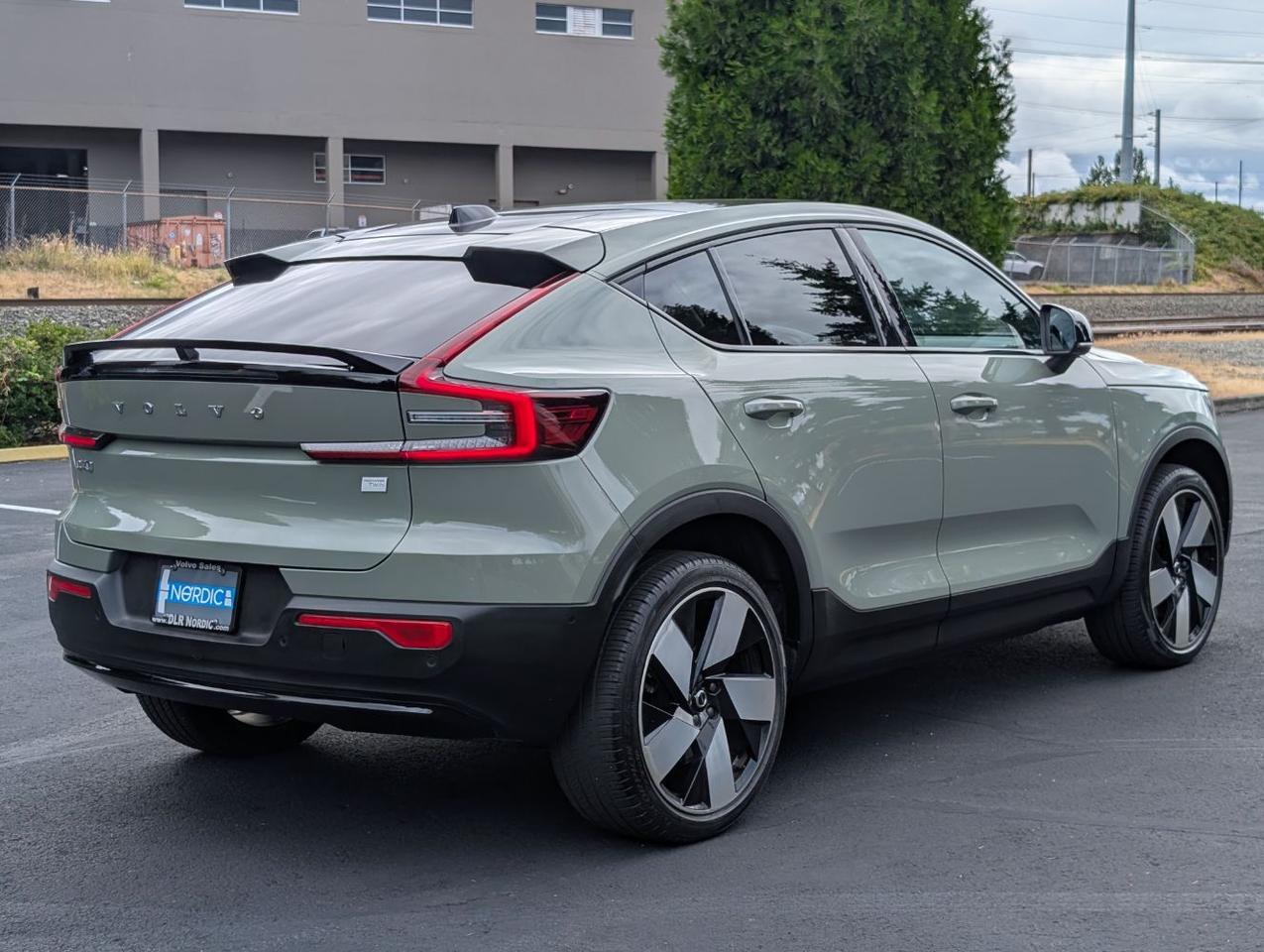 2023 Volvo C40 Recharge Twin Motor ULTIMATE | 402hp, HK Premium Audio, Pilot Assist, 360 Cam, 4 Heated Seats & Wheel Portland OR