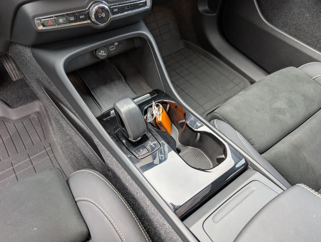2023 Volvo C40 Recharge Twin Motor ULTIMATE | 402hp, HK Premium Audio, Pilot Assist, 360 Cam, 4 Heated Seats & Wheel Portland OR