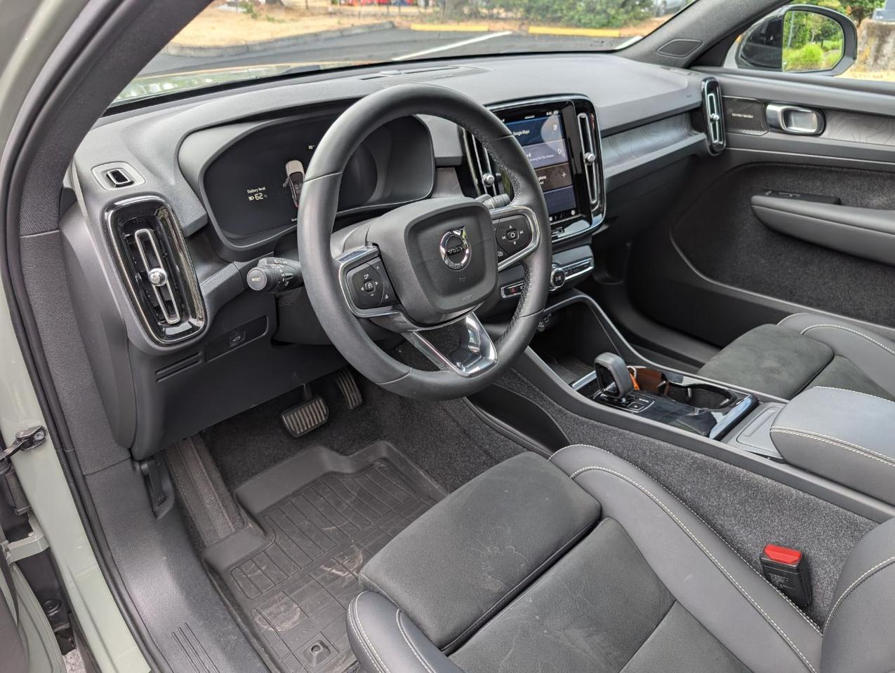 2023 Volvo C40 Recharge Twin Motor ULTIMATE | 402hp, HK Premium Audio, Pilot Assist, 360 Cam, 4 Heated Seats & Wheel Portland OR