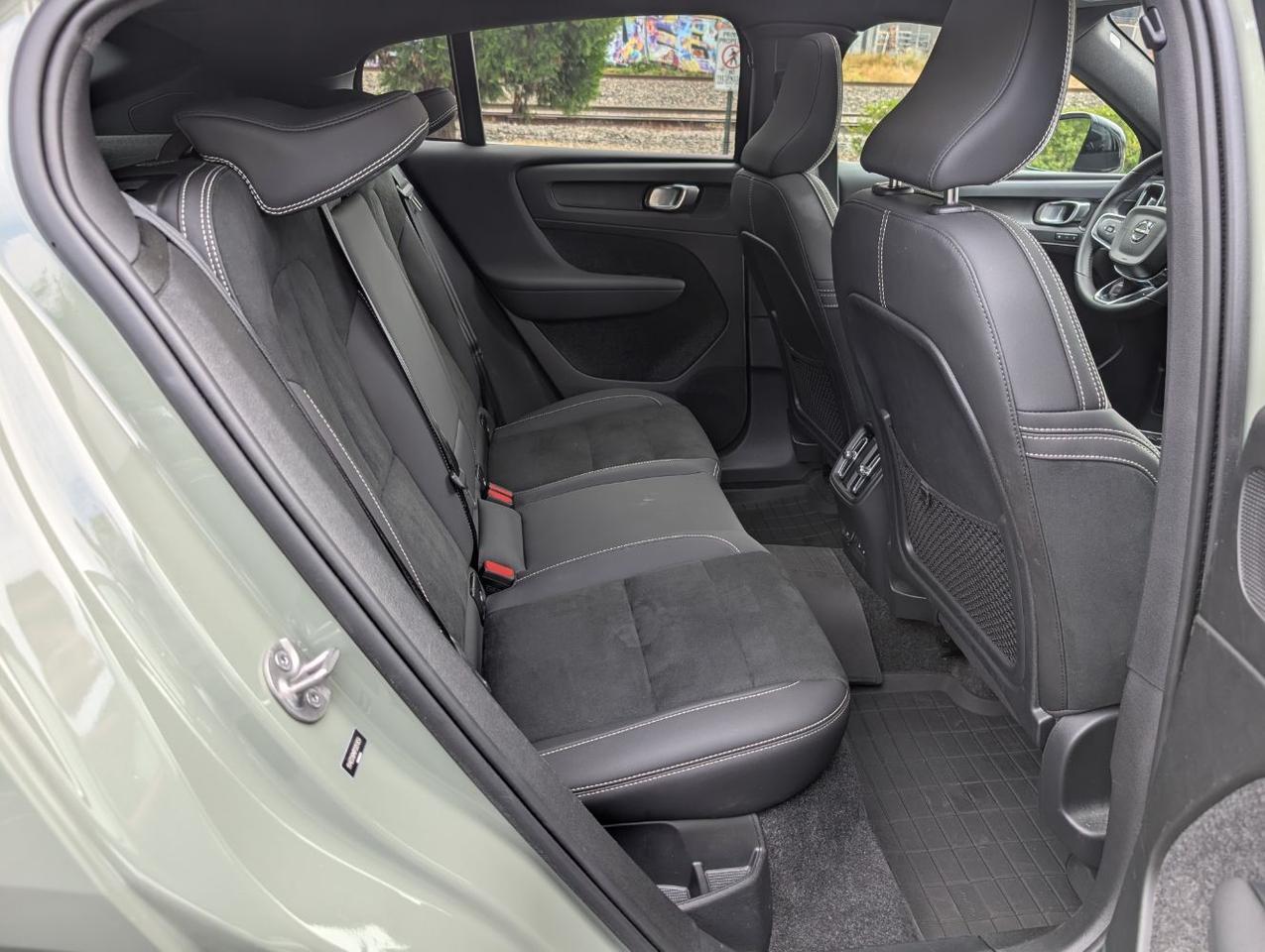 2023 Volvo C40 Recharge Twin Motor ULTIMATE | 402hp, HK Premium Audio, Pilot Assist, 360 Cam, 4 Heated Seats & Wheel Portland OR