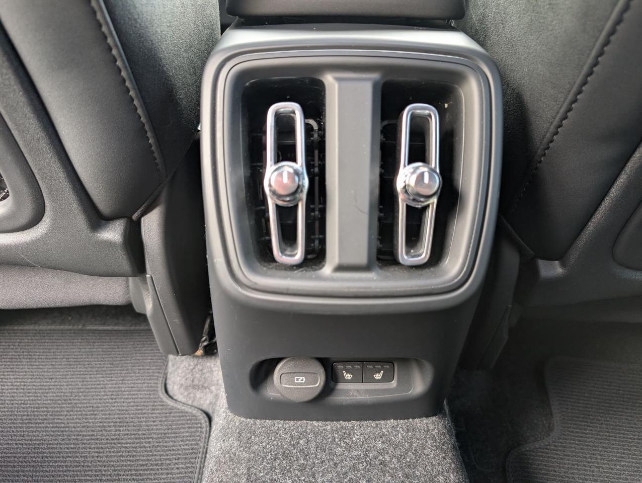 2023 Volvo C40 Recharge Twin Motor ULTIMATE | 402hp, HK Premium Audio, Pilot Assist, 360 Cam, 4 Heated Seats & Wheel Portland OR