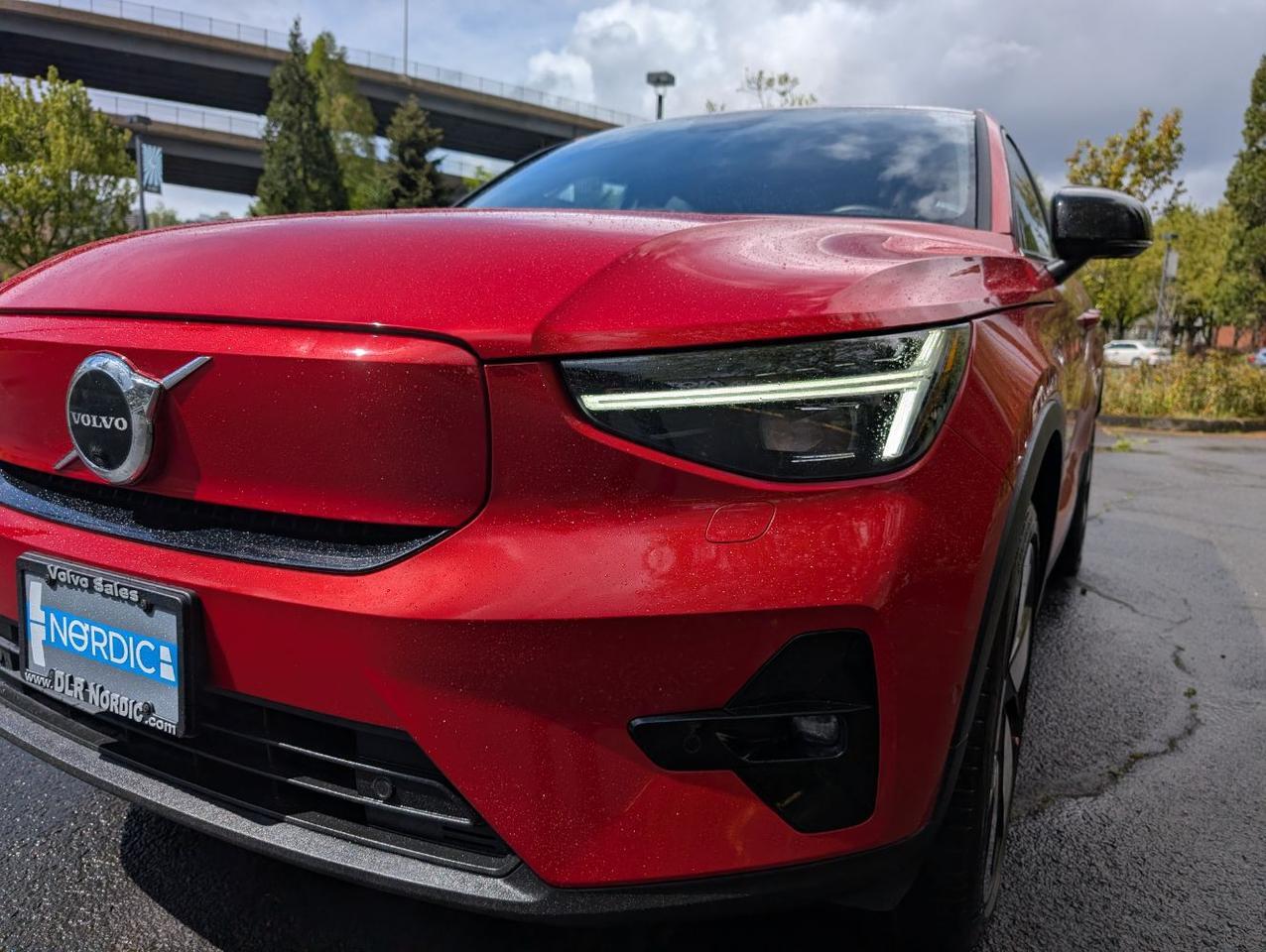 2023 Volvo C40 Recharge Twin Motor ULTIMATE | 402hp, HK Premium Audio, Pilot Assist, 360 Cam, 4 Heated Seats & Wheel Portland OR
