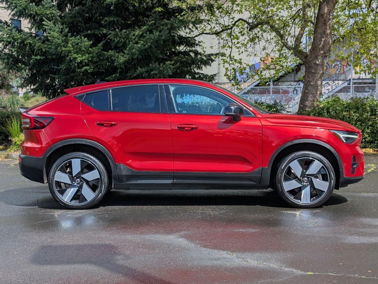 2023 Volvo C40 Recharge Twin Motor ULTIMATE | 402hp, HK Premium Audio, Pilot Assist, 360 Cam, 4 Heated Seats & Wheel Portland OR