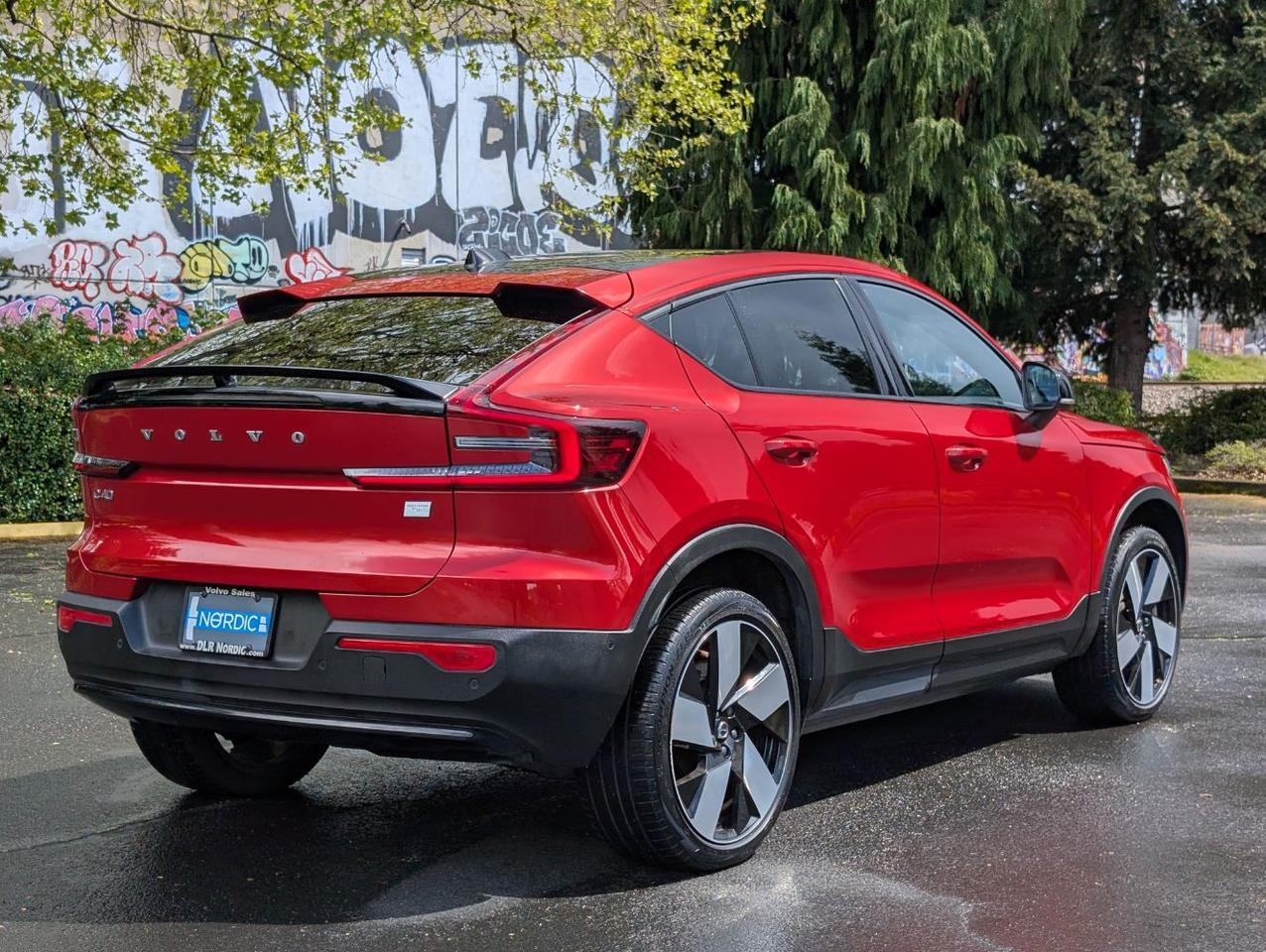 2023 Volvo C40 Recharge Twin Motor ULTIMATE | 402hp, HK Premium Audio, Pilot Assist, 360 Cam, 4 Heated Seats & Wheel Portland OR
