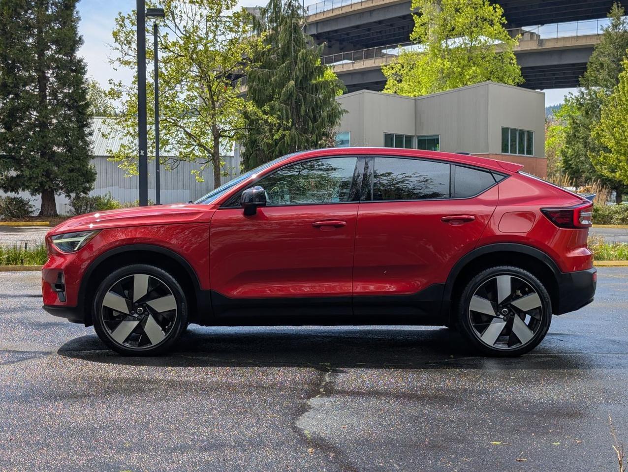 2023 Volvo C40 Recharge Twin Motor ULTIMATE | 402hp, HK Premium Audio, Pilot Assist, 360 Cam, 4 Heated Seats & Wheel Portland OR