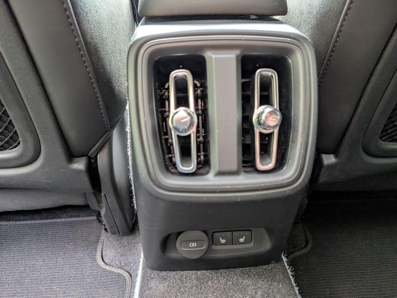 2023 Volvo C40 Recharge Twin Motor ULTIMATE | 402hp, HK Premium Audio, Pilot Assist, 360 Cam, 4 Heated Seats & Wheel Portland OR