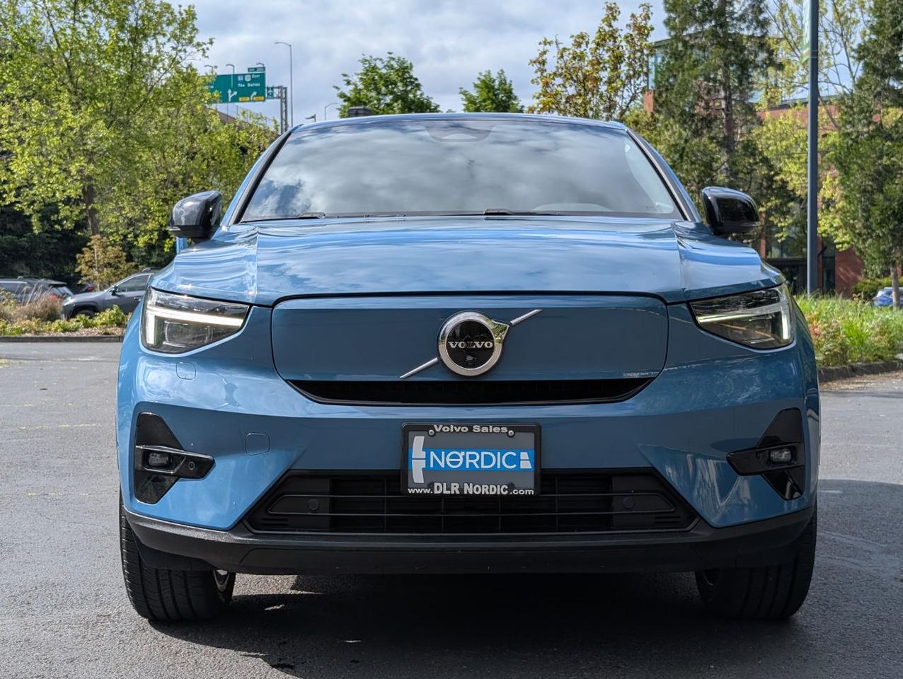 2023 Volvo C40 Recharge Twin Motor ULTIMATE | 402hp, HK Premium Audio, Pilot Assist, 360 Cam, 4 Heated Seats & Wheel Portland OR