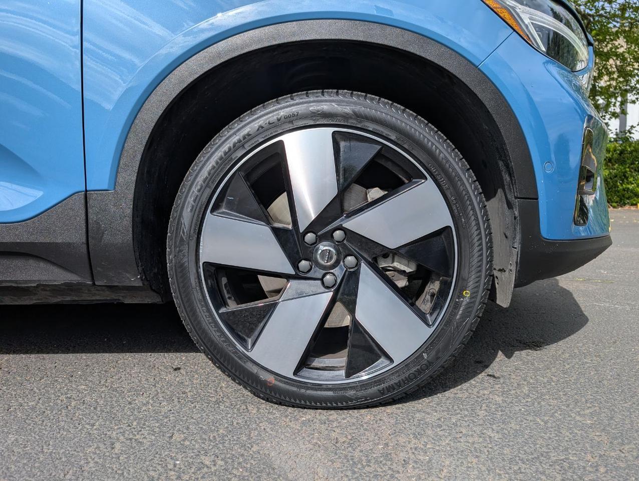 2023 Volvo C40 Recharge Twin Motor ULTIMATE | 402hp, HK Premium Audio, Pilot Assist, 360 Cam, 4 Heated Seats & Wheel Portland OR