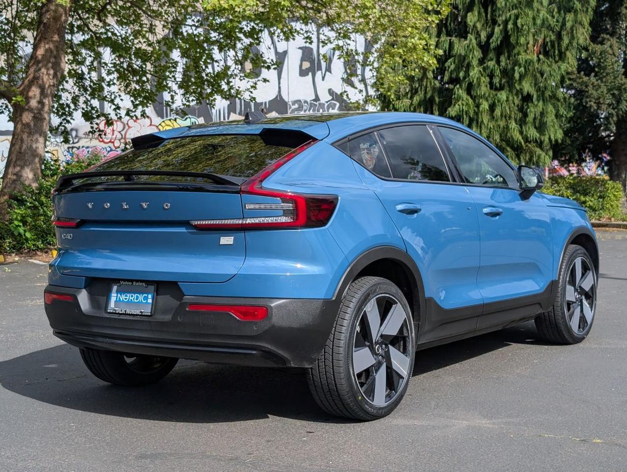 2023 Volvo C40 Recharge Twin Motor ULTIMATE | 402hp, HK Premium Audio, Pilot Assist, 360 Cam, 4 Heated Seats & Wheel Portland OR