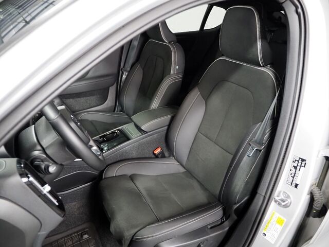 2023 Volvo C40 Recharge Twin Plus AWD *NAVIGATION, SAFETY ALERTS, 360 VIEW CAMERAS, COLOR TOUCHSCREEN, PANORAMA GLASS ROOF, HEATED SEATS, POWER LIFTGATE, 19 INCH ALLOYS, WIRELESS CHARGING Round Rock TX