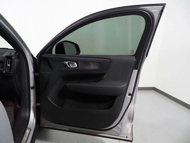 2023 Volvo C40 Recharge Twin Plus AWD *NAVIGATION, SAFETY ALERTS, 360 VIEW CAMERAS, COLOR TOUCHSCREEN, PANORAMA GLASS ROOF, HEATED SEATS, POWER LIFTGATE, 19 INCH ALLOYS, WIRELESS CHARGING Round Rock TX