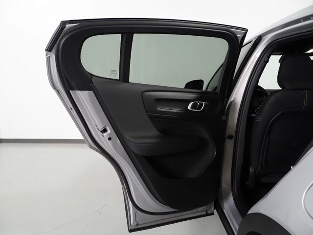 2023 Volvo C40 Recharge Twin Plus AWD *NAVIGATION, SAFETY ALERTS, 360 VIEW CAMERAS, COLOR TOUCHSCREEN, PANORAMA GLASS ROOF, HEATED SEATS, POWER LIFTGATE, 19 INCH ALLOYS, WIRELESS CHARGING Round Rock TX
