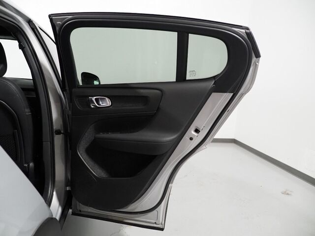 2023 Volvo C40 Recharge Twin Plus AWD *NAVIGATION, SAFETY ALERTS, 360 VIEW CAMERAS, COLOR TOUCHSCREEN, PANORAMA GLASS ROOF, HEATED SEATS, POWER LIFTGATE, 19 INCH ALLOYS, WIRELESS CHARGING Round Rock TX