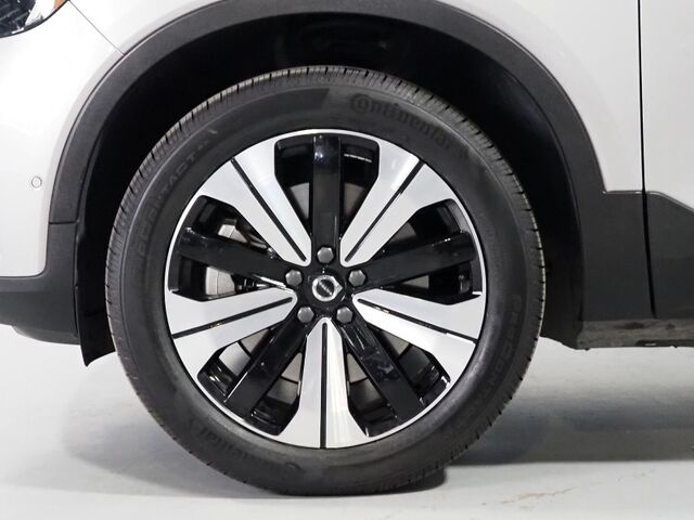 2023 Volvo C40 Recharge Twin Plus AWD *NAVIGATION, SAFETY ALERTS, 360 VIEW CAMERAS, COLOR TOUCHSCREEN, PANORAMA GLASS ROOF, HEATED SEATS, POWER LIFTGATE, 19 INCH ALLOYS, WIRELESS CHARGING Round Rock TX