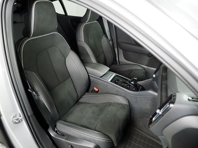 2023 Volvo C40 Recharge Twin Plus AWD *NAVIGATION, SAFETY ALERTS, 360 VIEW CAMERAS, COLOR TOUCHSCREEN, PANORAMA GLASS ROOF, HEATED SEATS, POWER LIFTGATE, 19 INCH ALLOYS, WIRELESS CHARGING Round Rock TX