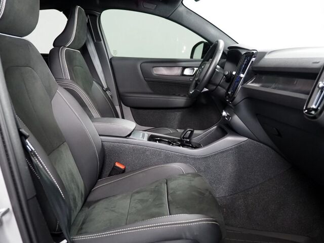 2023 Volvo C40 Recharge Twin Plus AWD *NAVIGATION, SAFETY ALERTS, 360 VIEW CAMERAS, COLOR TOUCHSCREEN, PANORAMA GLASS ROOF, HEATED SEATS, POWER LIFTGATE, 19 INCH ALLOYS, WIRELESS CHARGING Round Rock TX