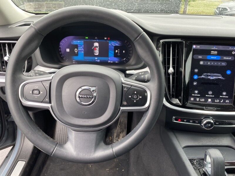 2023 Volvo S60 Core Dark Theme